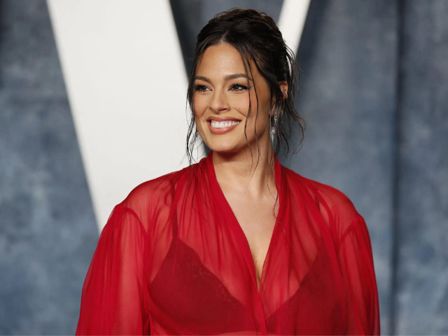 ashley graham stuns in 70s inspired look at vogue world paris