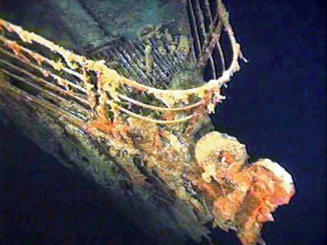 The port bow railing of the Titanic lies in 12,600 feet of water about 400 miles east of Nova Scotia as photographed earlier this month as part of a joint scientific and recovery expedition sponsored by the Discovery Channel and RMS Titantic. Scientists plan to illuminate and then raise the hull section of this legendary ocean liner later this month. PHOTO: Reuters