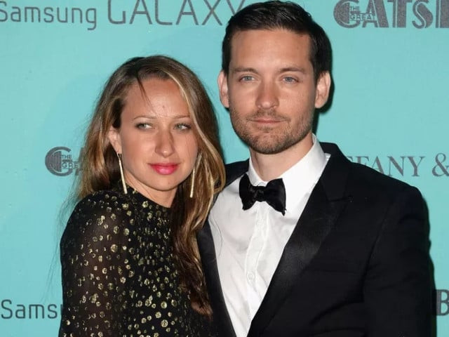 jennifer meyer defends ex husband tobey maguire amid lily chee dating rumours jennifer meyer defends ex husband tobey maguire amid lily chee dating rumours