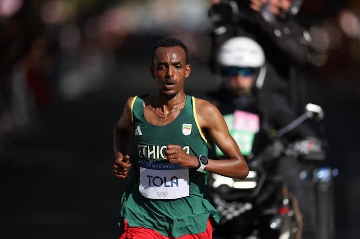 tamirat tola in action in men s marathon at the paris olympics on august 10 2024 photo reuters