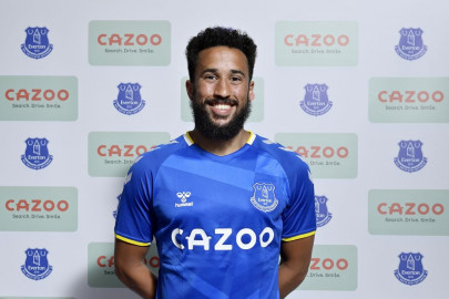 everton sign townsend on two year deal