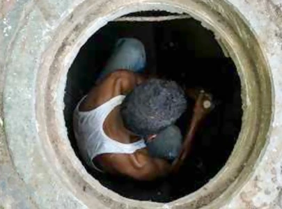 two die of toxic gas in sewer two die of toxic gas in sewer