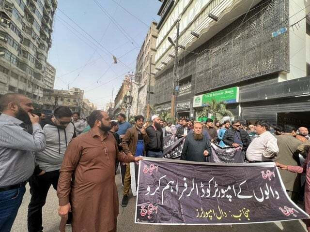 timber and pulses traders protest outside state bank in karachi photo express