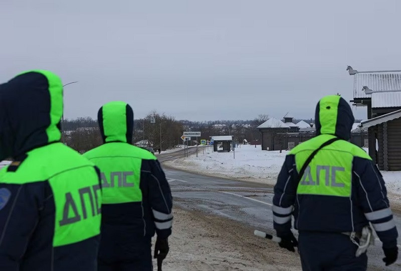 traffic police officers block off a road near the crash site of the russian ilyushin il 76 military transport plane outside the village of yablonovo in the belgorod region russia january 24 2024 photo reuters