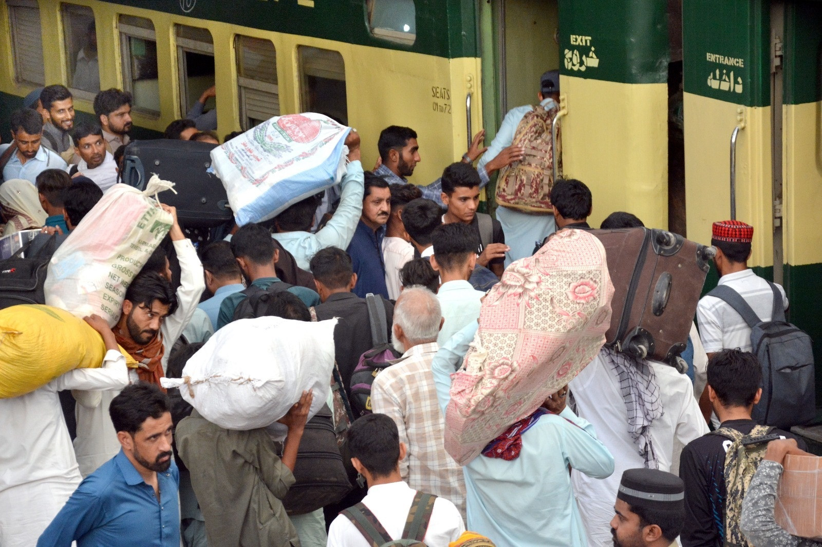 the journey back home for eidul fitr is under way as the rush to board the train reaches a fever pitch in karachi photo jalal qureshi express