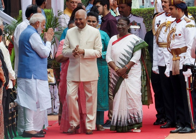 india s prime minister narendra modi greets outgoing president ram nath kovind and new president droupadi murmu after they both inspected an honour guard following murmu s swearing in ceremony in new delhi india july 25 2022 photo reuters