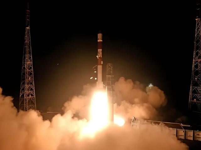 India achieves space docking milestone with SpaDeX mission | The Express Tribune