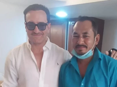 saif ali khan poses with auto driver who rushed him to hospital