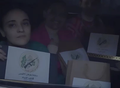 hamas presents gift bags to released israeli captives