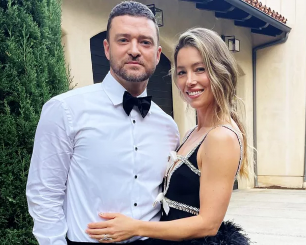 justin timberlake celebrates 12th anniversary with jessica biel during montreal concert