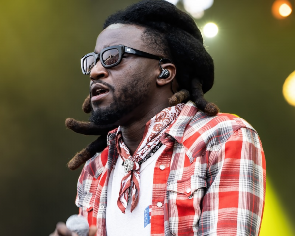 shaboozey breaks record with a bar song tipsy atop country airplay chart for 7th week