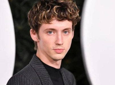 troye sivan s x rated on stage antics spark debate during lisbon tour kickoff