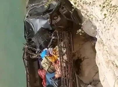 six killed as truck falls into ravine six killed as truck falls into ravine