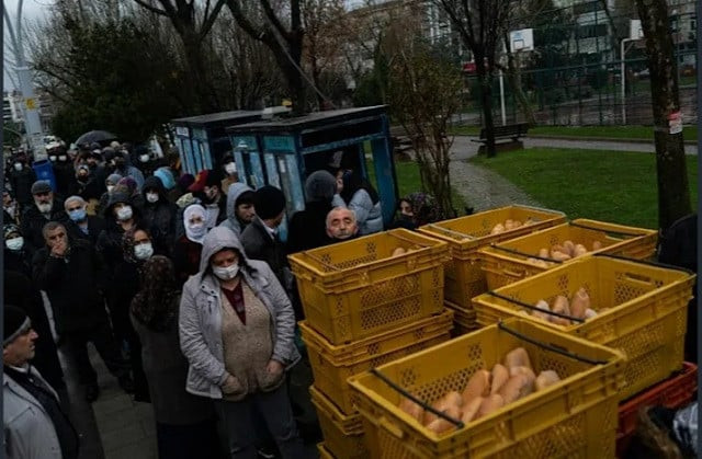 turkey s economic crisis has seen demand for discount bread sold in halk ekmek people s bread shops soar photo afp turkey s economic crisis has seen demand for discount bread sold in halk ekmek people s bread shops soar photo afp