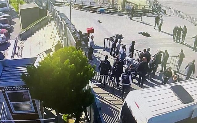 according to turkish media reports two assailants attempting to attack a checkpoint outside a courthouse in istanbul were apprehended and pronounced dead photo app