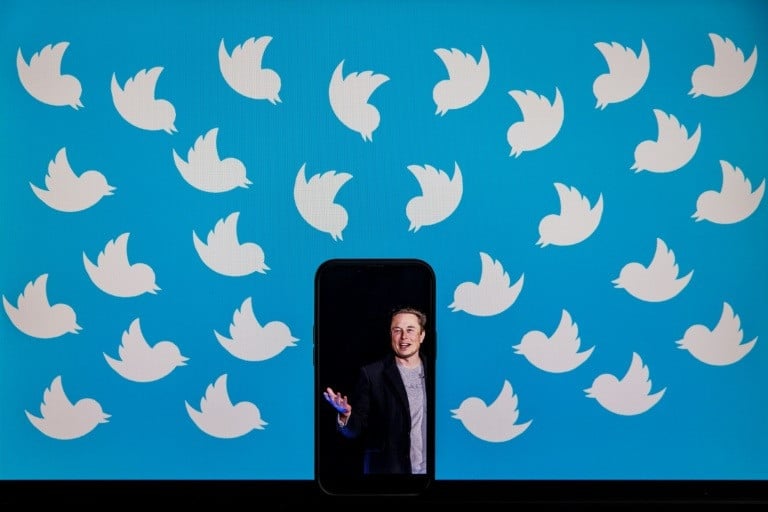Photo of Elon Musk puts $20 billion value on Twitter