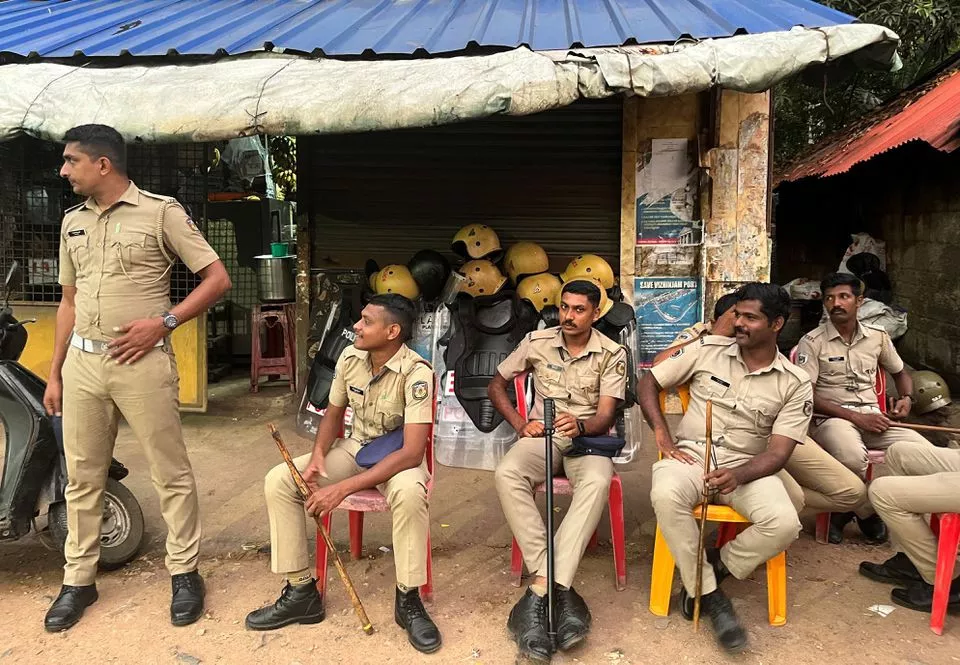 policemen are deployed as people from the fishing community protest near the entrance of proposed vizhinjam port in the southern state of kerala india november 29 2022 reuters munsif vengattil policemen are deployed as people from the fishing community protest near the entrance of proposed vizhinjam port in the southern state of kerala india november 29 2022 reuters munsif vengattil