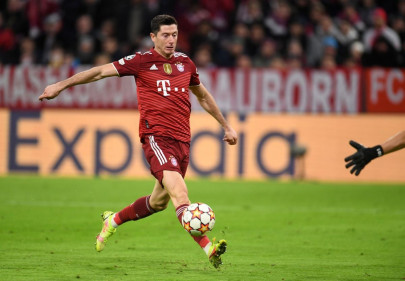 lewandowski s contract doubts steal focus