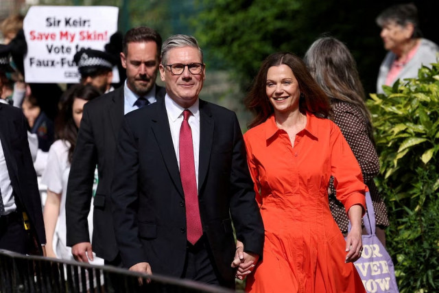 britain s opposition labour party leader keir starmer and his wife victoria starmer walk outside a polling station during the general election in london britain july 4 2024 photo reuters britain s opposition labour party leader keir starmer and his wife victoria starmer walk outside a polling station during the general election in london britain july 4 2024 photo reuters