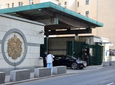 russia expels six british diplomats over espionage allegations