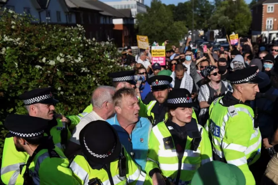 people is detained as anti racism protesters gather at a holiday inn express hotel in crawley britain on august 9 2024 photo reuters people is detained as anti racism protesters gather at a holiday inn express hotel in crawley britain on august 9 2024 photo reuters
