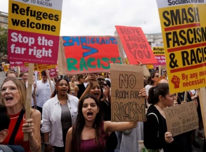 starmer puts duty first cancels holiday plans to focus on uk riot response