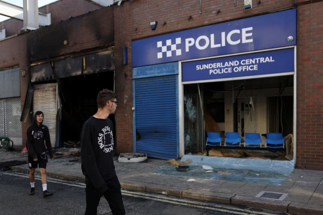 people walk past sunderland central police office after a night of violent anti immigrant demonstrations in sunderland britain on august 3 2024 photo reuters people walk past sunderland central police office after a night of violent anti immigrant demonstrations in sunderland britain on august 3 2024 photo reuters