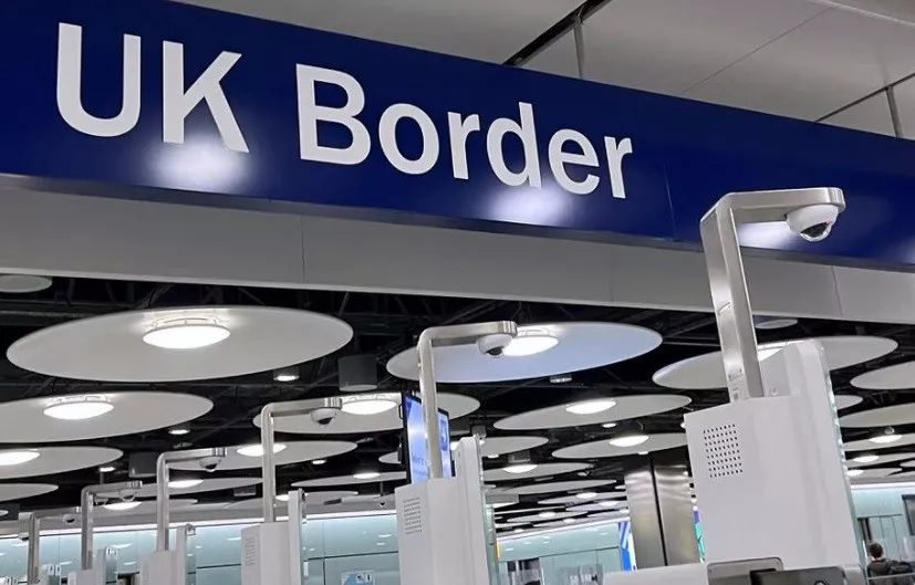zone de contr le des passeports l a roport d heathrow londres photo prise le 23 mars 2023 reuters toby melville zone de contr le des passeports l a roport d heathrow londres photo prise le 23 mars 2023 reuters toby melville