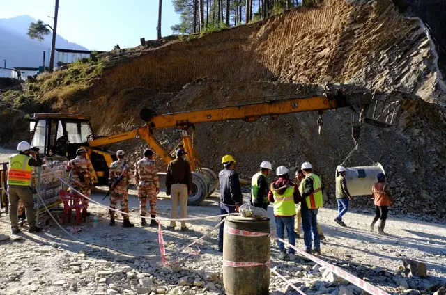 renewed drilling begins to rescue 40 men trapped in indian tunnel for fifth day renewed drilling begins to rescue 40 men trapped in indian tunnel for fifth day