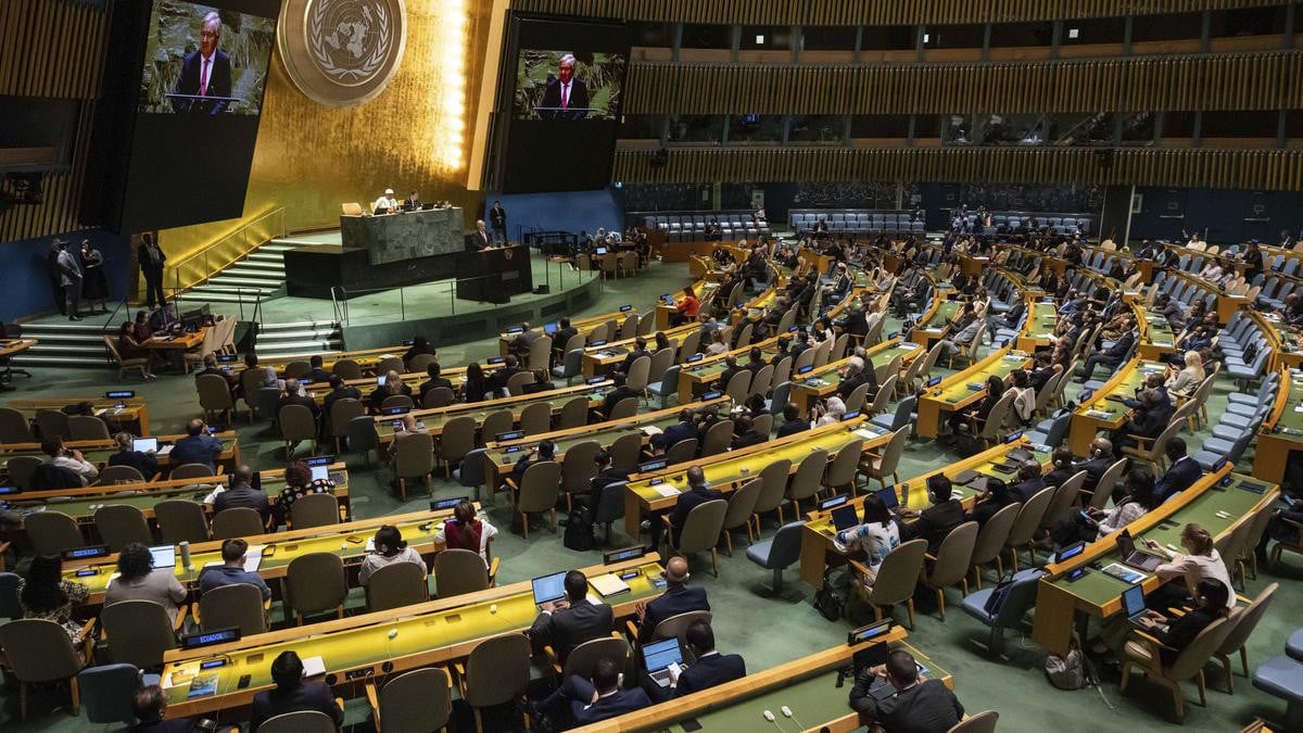 un general assembly photo online