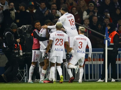 lyon defeat strasbourg