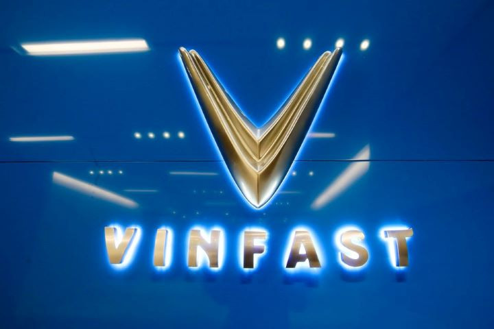 the logo of vietnam s vinfast a fledgling electric vehicle ev maker is pictured in a sales location at a shopping mall in santa monica california u s may 23 2022 photo reuters