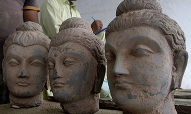 pakistan receives 45 stolen relics from us photo afp file