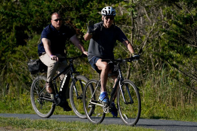 watch biden flubs bike dismount falls but uninjured watch biden flubs bike dismount falls but uninjured