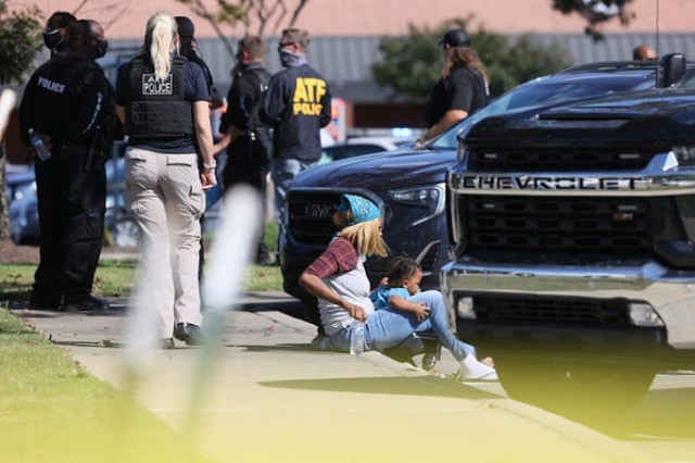 gunman kills one and then himself at tennessee supermarket 12 wounded gunman kills one and then himself at tennessee supermarket 12 wounded