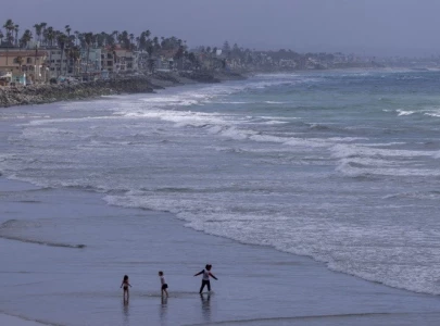 huge winter storm churns across northern us threatening record snowfall huge winter storm churns across northern us threatening record snowfall