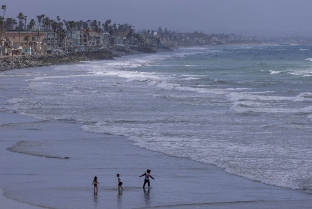 kids play on the beach as a winter storm approaches in oceanside california u s february 21 2023 reuters mike blake kids play on the beach as a winter storm approaches in oceanside california u s february 21 2023 reuters mike blake
