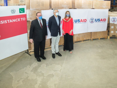 pakistan receives us emergency supplies for covid fight
