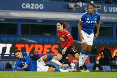 solskjaer makes light of cavani mina clash solskjaer makes light of cavani mina clash