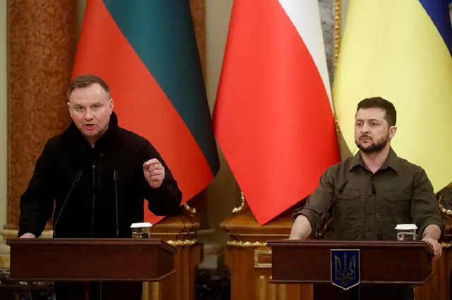 ukrainian president volodymyr zelenskiy and polish president andrzej duda attend a joint news briefing as russia s attack on ukraine continues in kyiv ukraine april 13 2022 photo reuters ukrainian president volodymyr zelenskiy and polish president andrzej duda attend a joint news briefing as russia s attack on ukraine continues in kyiv ukraine april 13 2022 photo reuters