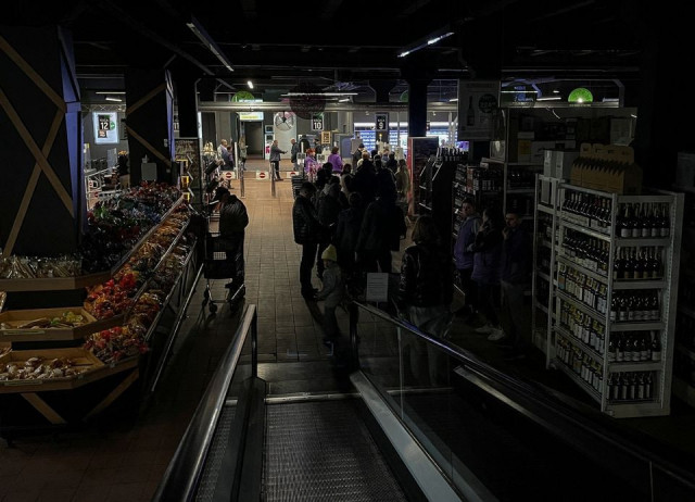 russian strikes cause blackouts in much of ukraine more flee kherson russian strikes cause blackouts in much of ukraine more flee kherson