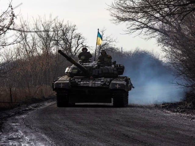 ukrainian servicemen ride atop a tank near the frontline town of bakhmut amid russia s attack on ukraine in donetsk region ukraine january 20 2023 photo reuters ukrainian servicemen ride atop a tank near the frontline town of bakhmut amid russia s attack on ukraine in donetsk region ukraine january 20 2023 photo reuters