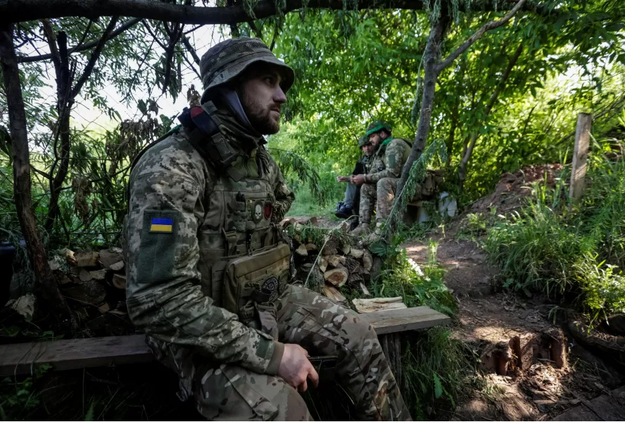 ukrainian service members are seen on their position at a front line amid russia s attack on ukraine in donetsk region ukraine june 18 2023 photo reuters ukrainian service members are seen on their position at a front line amid russia s attack on ukraine in donetsk region ukraine june 18 2023 photo reuters