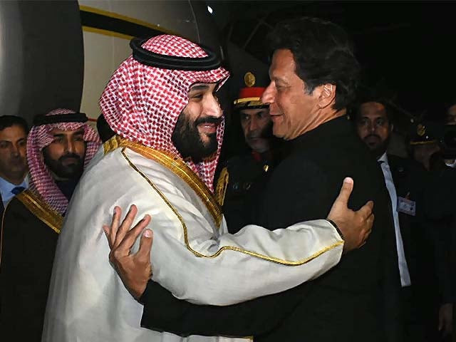 imran khan greets saudi arabian crown prince mohammed bin salman photo afp