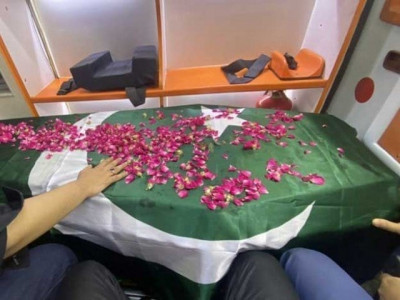 funeral prayers of legendary comedian umer sharif offered in karachi funeral prayers of legendary comedian umer sharif offered in karachi