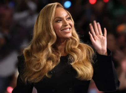 beyonc donates 100k to houston law center amid jay z s legal challenges