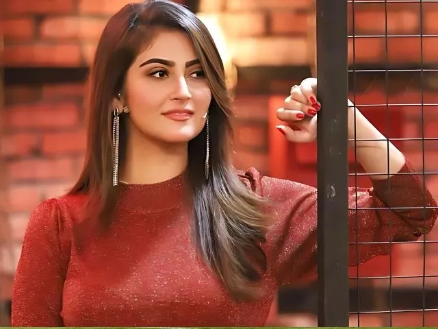 which actor does hiba bukhari look good with