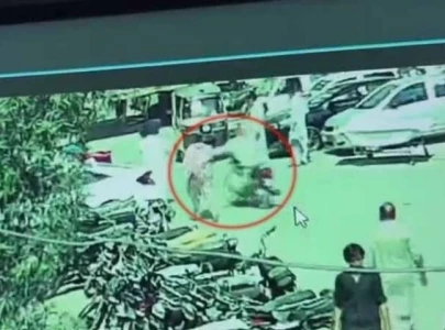 watch robber targets woman outside hospital in karachi