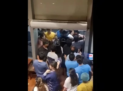 watch fight breaks out at karachi restaurant over a minor issue
