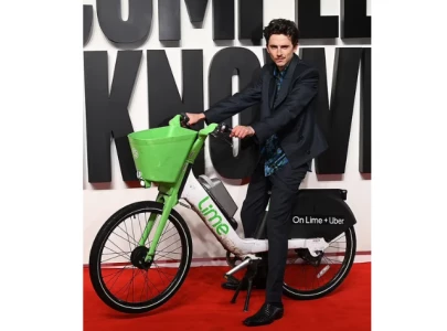 timoth e chalamet fined for lime bike misstep at a complete unknown premiere